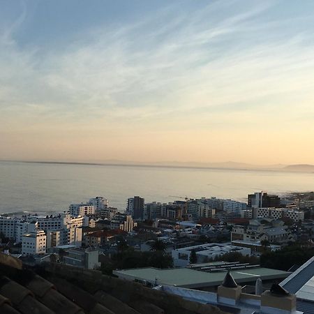 Villa Del Mar - "Luxurious En-Suite Bedroom With Lounge And Stunning Sea View Balcony In Bantry Bay" ケープタウン エクステリア 写真