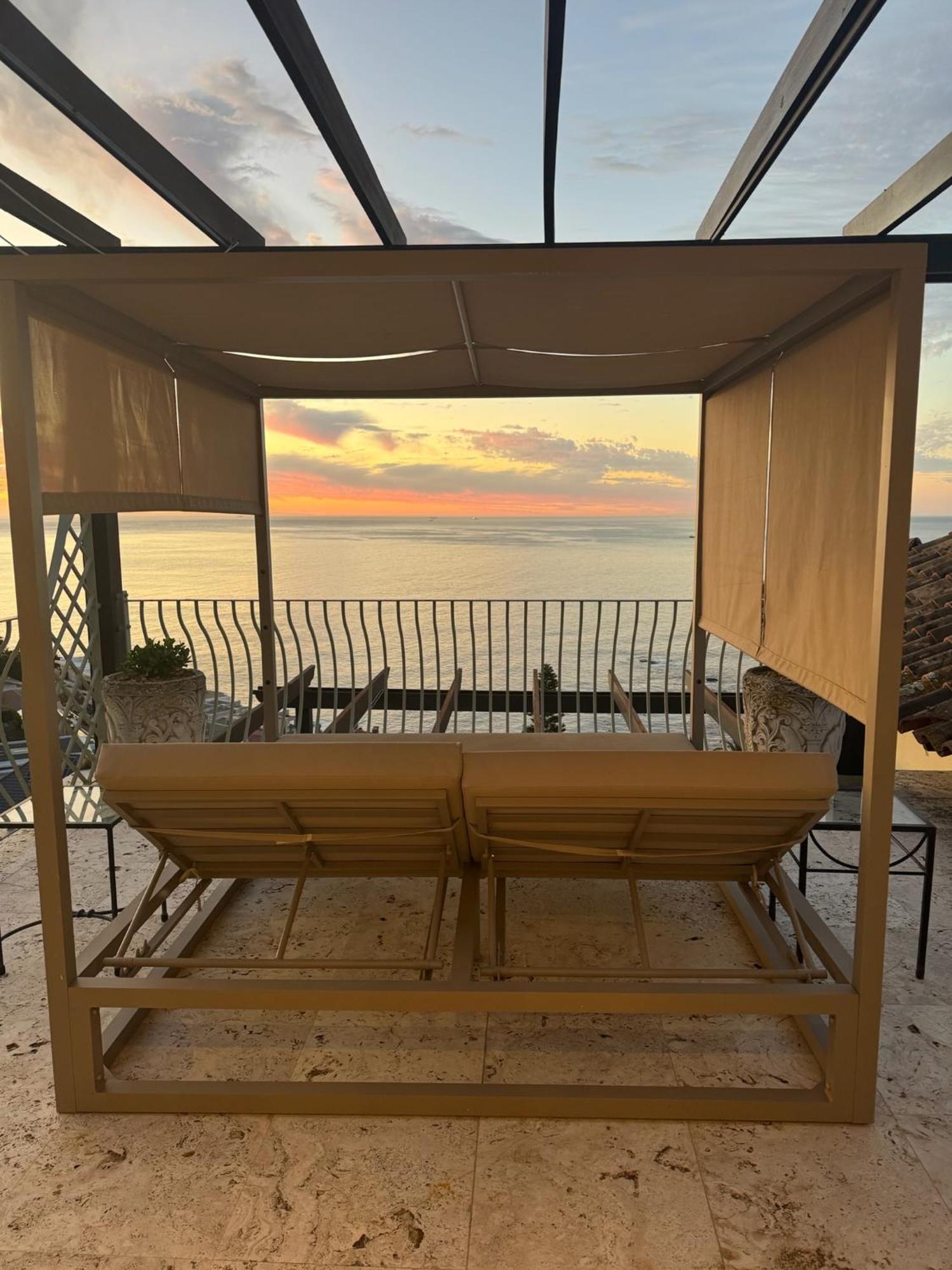 Villa Del Mar - "Luxurious En-Suite Bedroom With Lounge And Stunning Sea View Balcony In Bantry Bay" ケープタウン エクステリア 写真